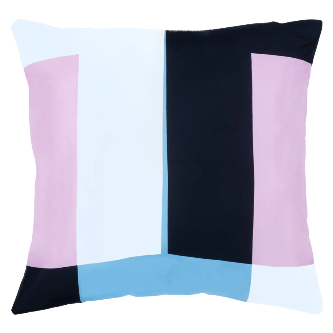 Funda de Cojín Geométrica en Azul, Rosa, Blanco y Negro