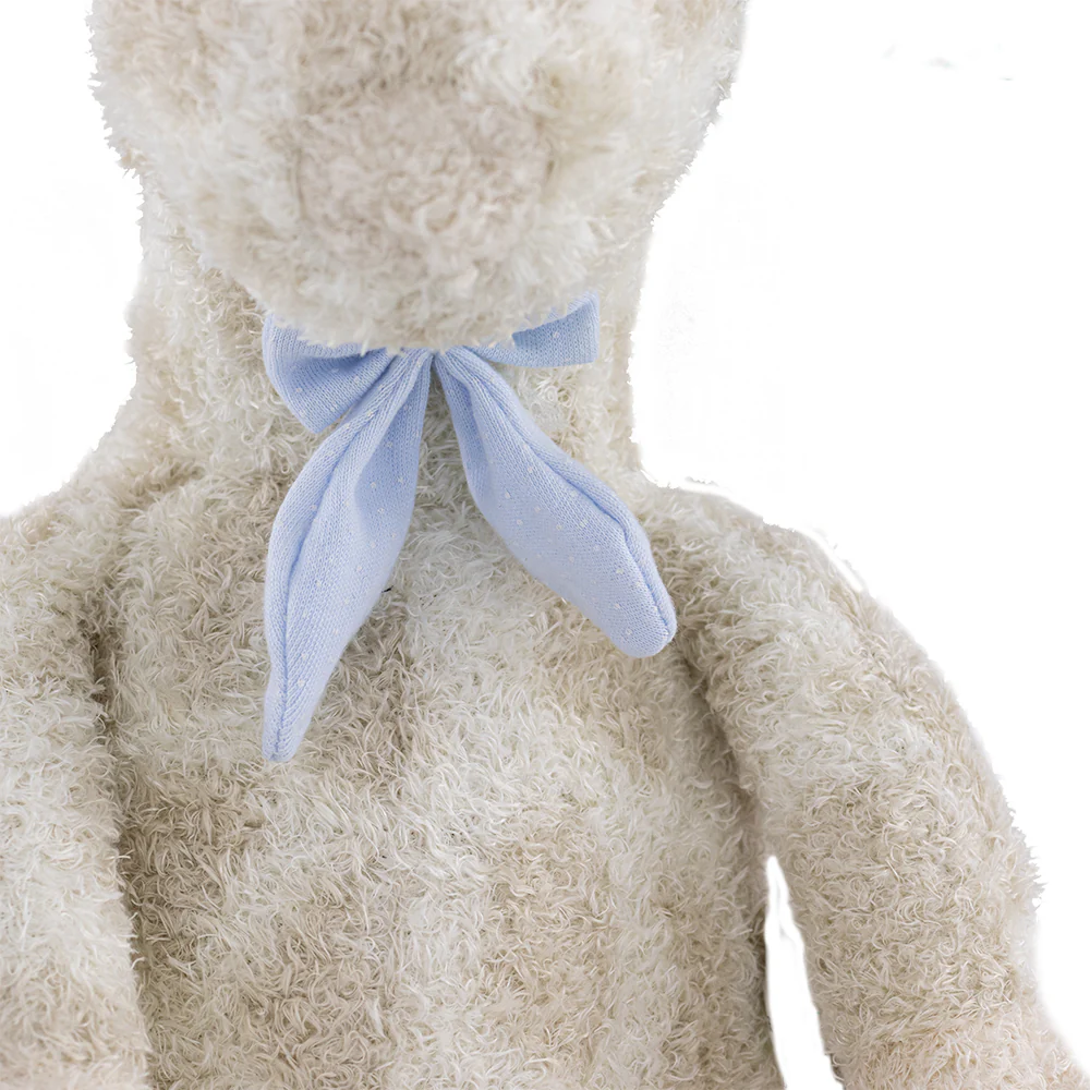 Muñeco de Peluche - Jirafa Gris con Moño Azul - Image 3